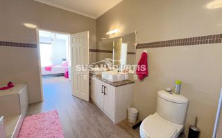 3 Bedroom House For Sale in Long Beach