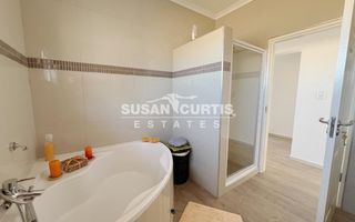 3 Bedroom House For Sale in Long Beach