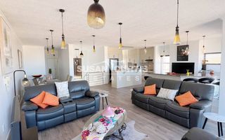 3 Bedroom House For Sale in Long Beach