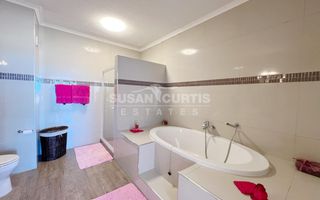 3 Bedroom House For Sale in Long Beach
