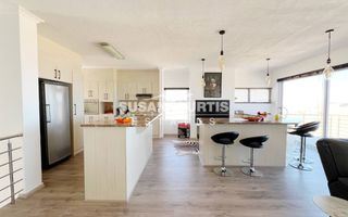 3 Bedroom House For Sale in Long Beach