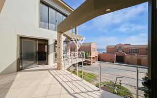 4 Bedroom House For Sale in Long Beach