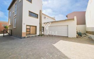 4 Bedroom House For Sale in Long Beach