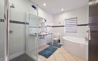 4 Bedroom House For Sale in Long Beach