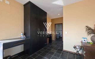 4 Bedroom House For Sale in Long Beach
