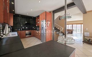 4 Bedroom House For Sale in Long Beach