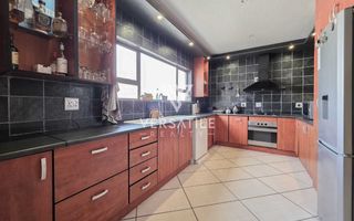 4 Bedroom House For Sale in Long Beach