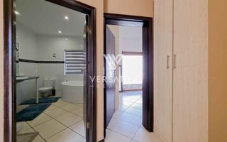 4 Bedroom House For Sale in Long Beach