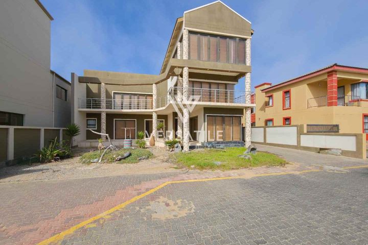 4 Bedroom House For Sale in Long Beach