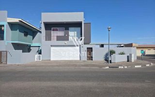 3 Bedroom House To Rent in Fairway Estate
