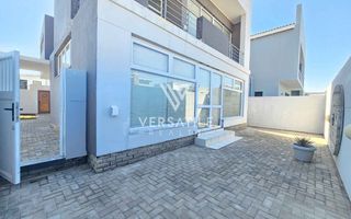 3 Bedroom House To Rent in Fairway Estate