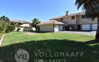 4 Bedroom House For Sale in Vogelstrand, Swakopmund