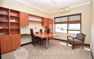 4 Bedroom House For Sale in Vogelstrand, Swakopmund