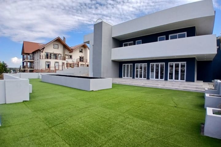 7 Bedroom House For Sale in Auasblick, Windhoek
