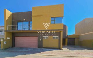 4 Bedroom House For Sale in Long Beach