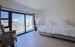 4 Bedroom House For Sale in Long Beach