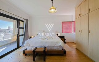 4 Bedroom House For Sale in Long Beach