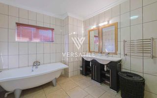 4 Bedroom House For Sale in Long Beach