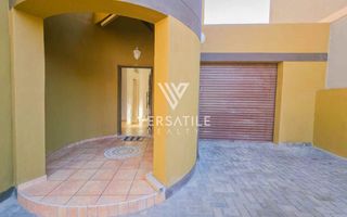 4 Bedroom House For Sale in Long Beach