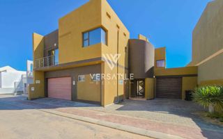 4 Bedroom House For Sale in Long Beach