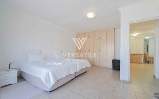 4 Bedroom House For Sale in Long Beach