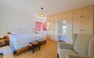 4 Bedroom House For Sale in Long Beach