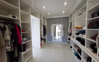 6 Bedroom House For Sale in Suiderhof, Windhoek