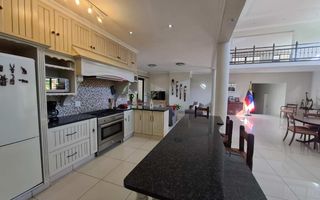 6 Bedroom House For Sale in Suiderhof, Windhoek