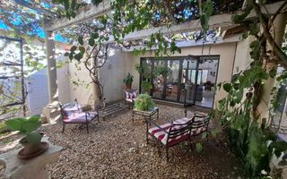 6 Bedroom House For Sale in Suiderhof, Windhoek
