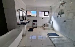 6 Bedroom House For Sale in Suiderhof, Windhoek