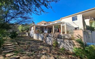 6 Bedroom House For Sale in Suiderhof, Windhoek