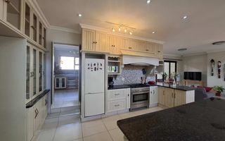 6 Bedroom House For Sale in Suiderhof, Windhoek
