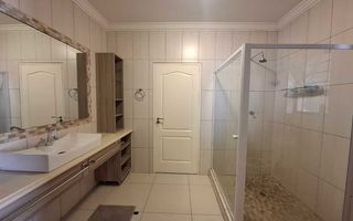 6 Bedroom House For Sale in Suiderhof, Windhoek