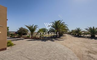 8 Bedroom Small Holding / Plot For Sale in River Plots, Swak...