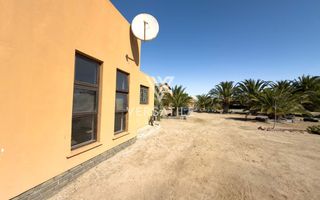 8 Bedroom Small Holding / Plot For Sale in River Plots, Swak...