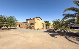 8 Bedroom Small Holding / Plot For Sale in River Plots, Swak...