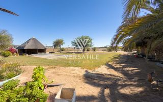 8 Bedroom Small Holding / Plot For Sale in River Plots, Swak...