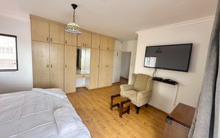 4 Bedroom House For Sale in Long Beach