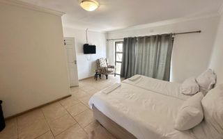 4 Bedroom House For Sale in Long Beach