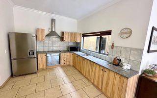 4 Bedroom House For Sale in Long Beach