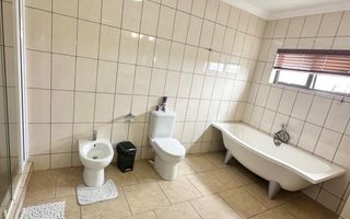 4 Bedroom House For Sale in Long Beach