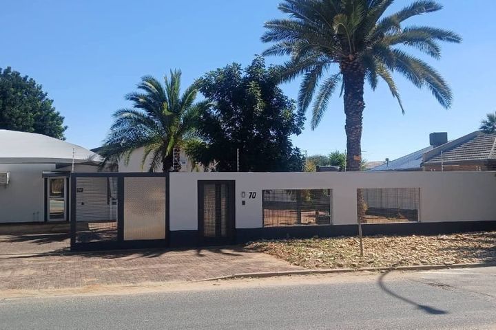 4 Bedroom House To Rent in Academia, Windhoek