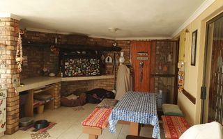 4 Bedroom House For Sale in Henties Bay Central, Henties Bay