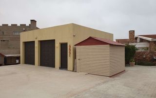 4 Bedroom House For Sale in Henties Bay Central, Henties Bay