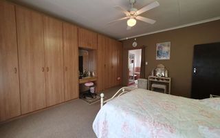 4 Bedroom House For Sale in Henties Bay Central, Henties Bay