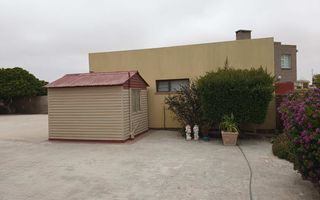 4 Bedroom House For Sale in Henties Bay Central, Henties Bay