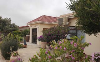 4 Bedroom House For Sale in Henties Bay Central, Henties Bay