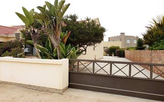 4 Bedroom House For Sale in Henties Bay Central, Henties Bay