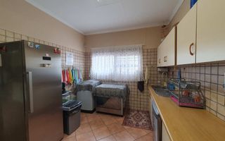 4 Bedroom House For Sale in Henties Bay Central, Henties Bay