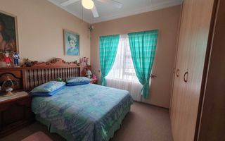 4 Bedroom House For Sale in Henties Bay Central, Henties Bay